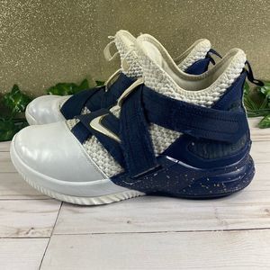 Nike LeBrons Soldier 12